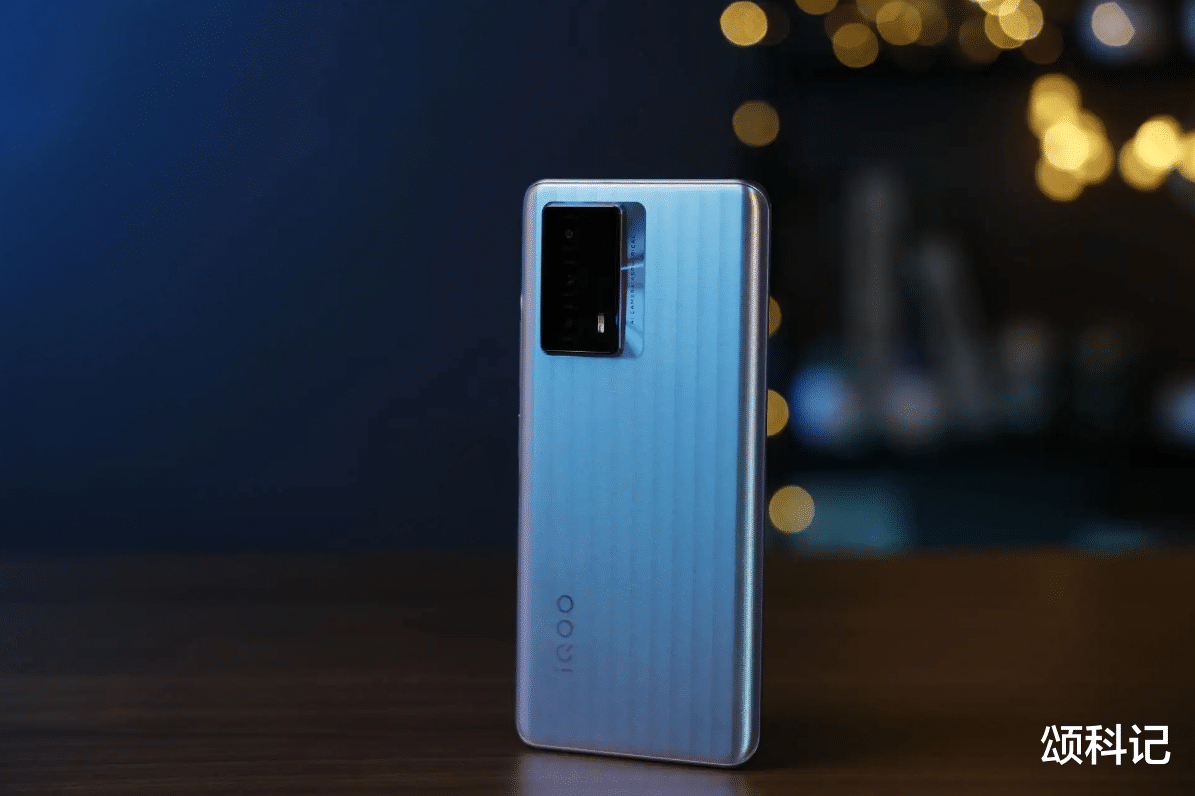 iqoo|再战三年无压力，5000mAh+12GB+256GB，真香千元机续航是亮点