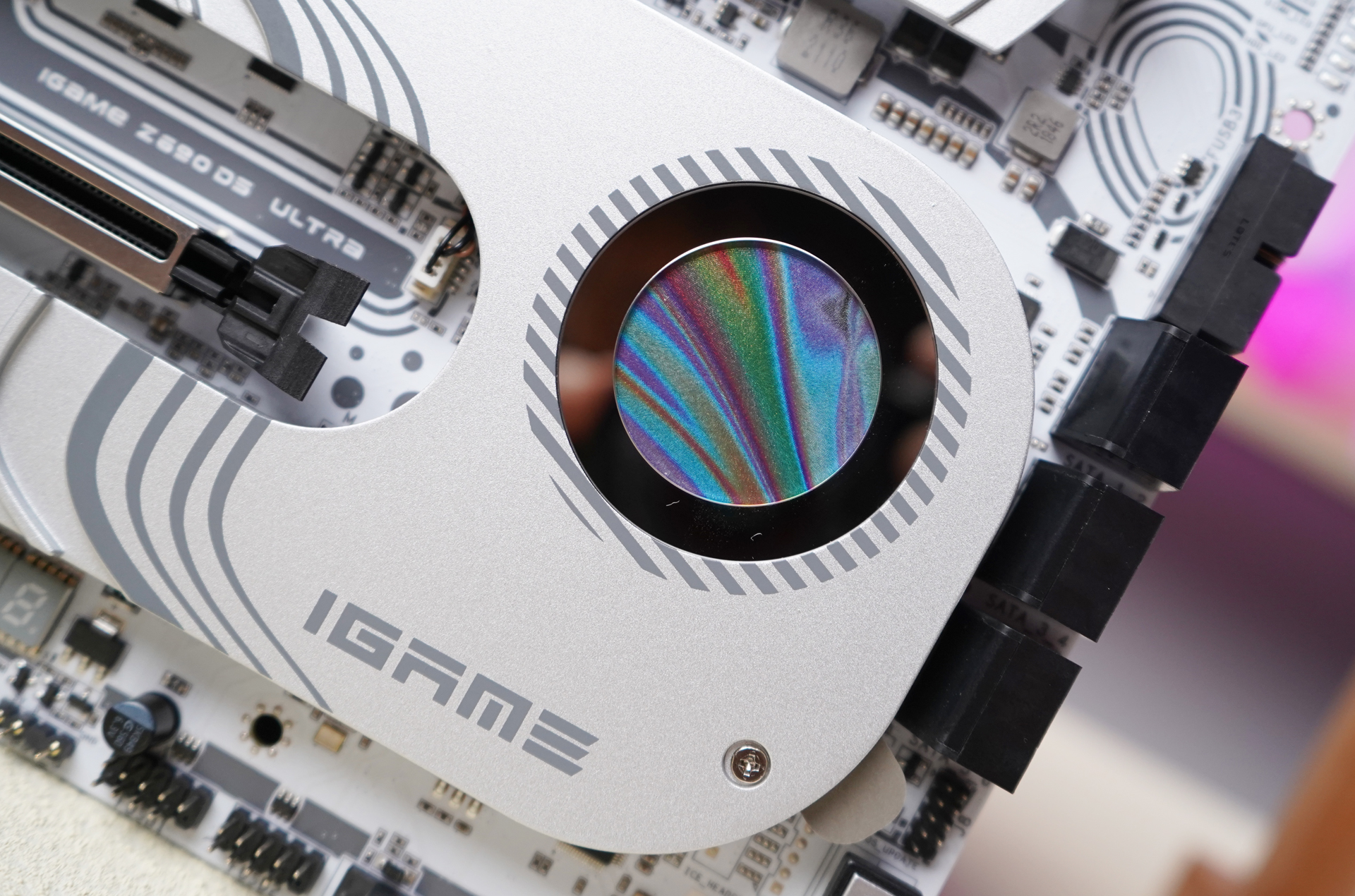 主板|七彩虹iGame Z690 D5主板评测：性价很高的旗舰，带i9没压力