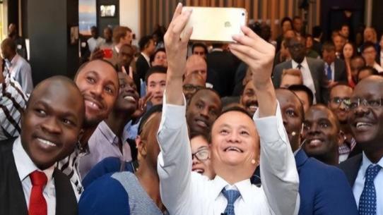 马云|马云的“新身份”曝光，一年多次出入联合国，背后真相让人“意外”