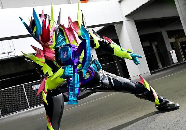 预告|假面骑士revice剧场版限定形态文字预告改色版本的雷霆风暴