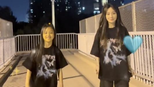 贾云馨|李小璐和女儿穿亲子装跳街舞，甜馨舞技进步大，被妈妈调侃是假小子