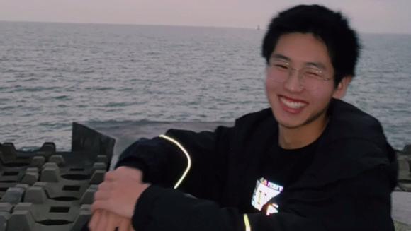 |孙卓健身照曝光，一身白衣化身“白马王子”，网友：我馋了