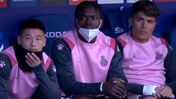 骑士队|1-0！西班牙人爆发，乌拉圭中卫轰第2球，2-0完胜武磊，国足前锋旁观