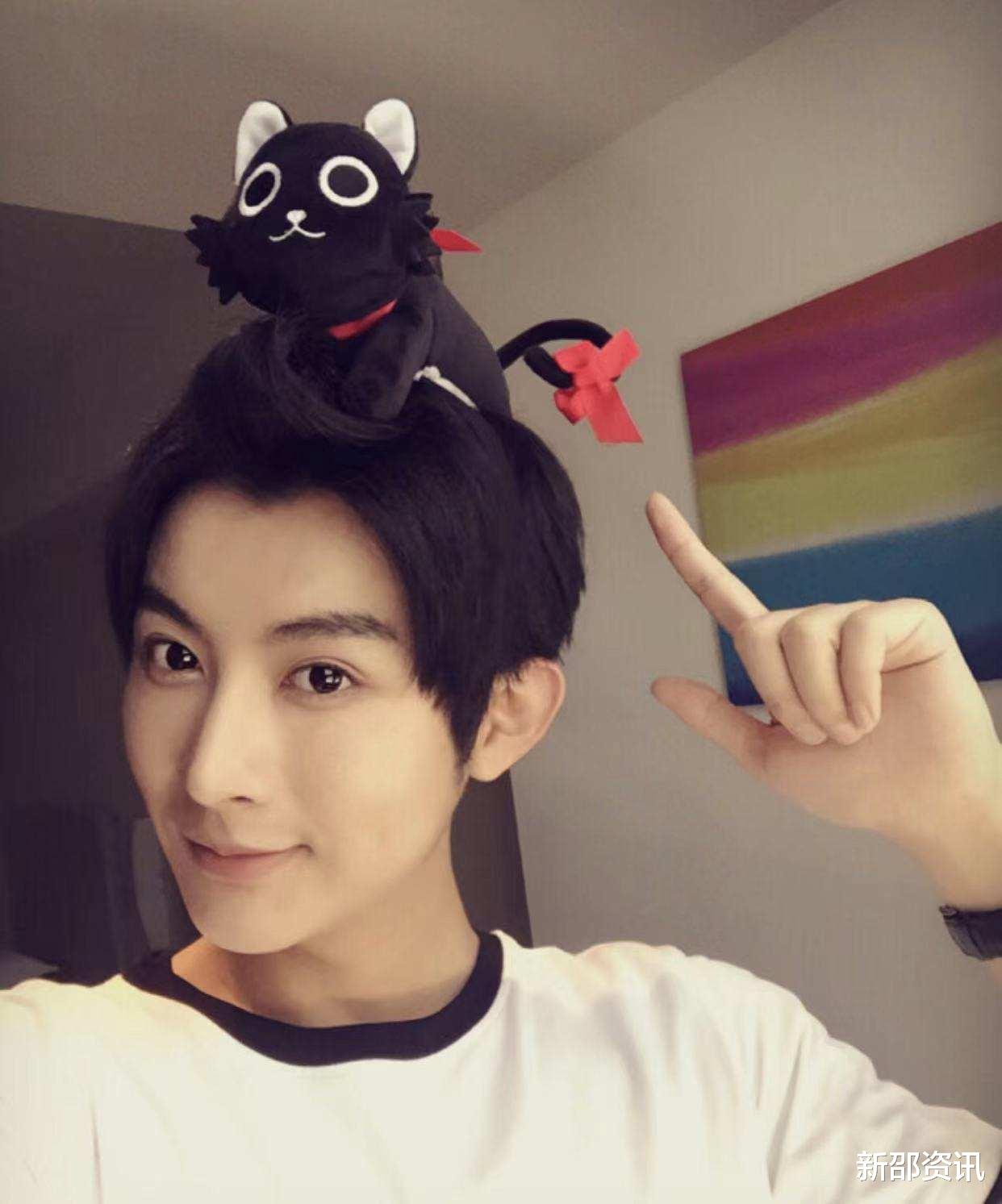 胡列娜|2003年，16岁成都小伙做coser，被骂疯子，现年入百万