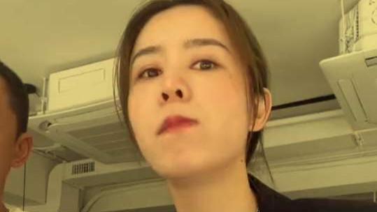 林峰|林峯夫妇现身苍蝇小馆吃饭！张馨月戴钻戒打扮性感，林峯思女心切