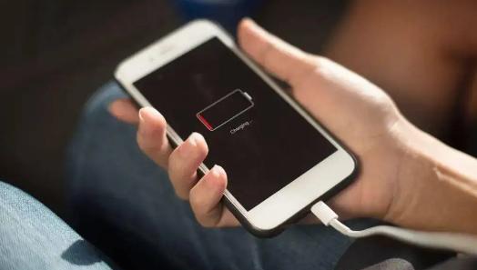 华为|8个月仅掉1%，手机电池寿命的延长方式，和这几点有很大关系