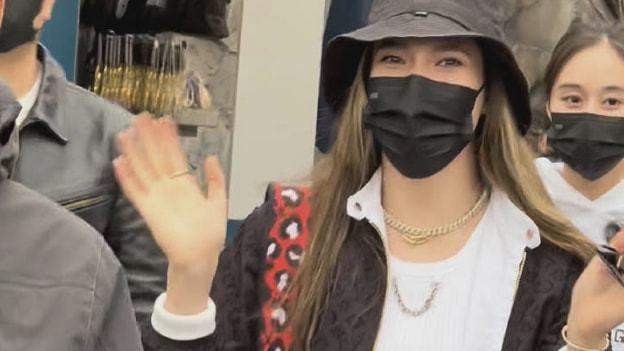 谷爱凌|谷爱凌与赌王千金同游！一身大牌气场碾压何超欣，何猷亨也遭无视