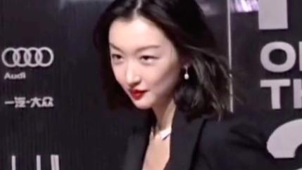 周冬雨|周冬雨西装现身霸气十足，换个造型如换脸堪称逆袭，气质太绝了！