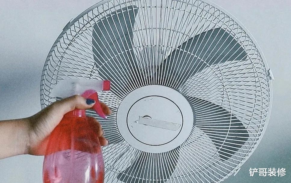 空调|为什么电风扇吹热风?教你小妙招,比吹空调还凉爽,省电又干净