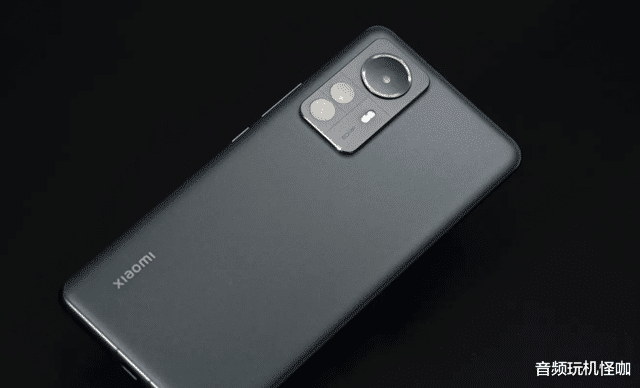 iqoo|618选购手机的那些事，两台分量十足的旗舰，究竟该怎么选？