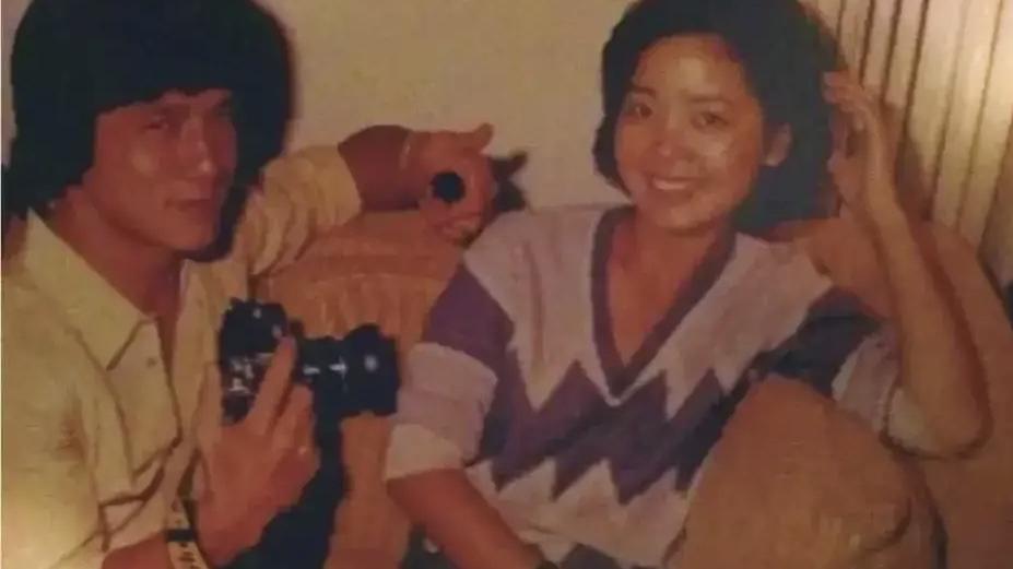 成龙|邓丽君请成龙吃牛排，成龙说，“你以后不要叫我来这种地方。”