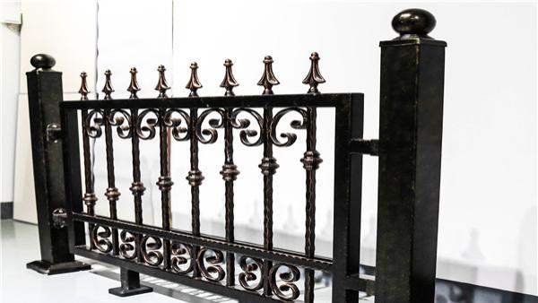 选购适合自己的铁艺庭院栏杆需要注意哪些要领