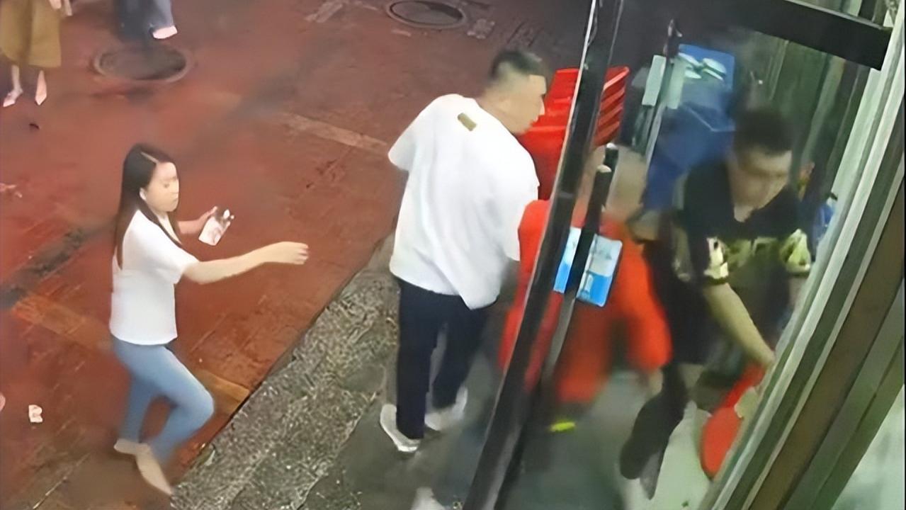 梁小龙|唐山被打女生始终未发声！病房门口专人值守，梁小龙发声支援