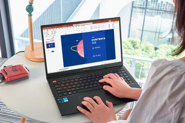 笔记本|小白看完下面这些不迷路，告诉你2022如何挑选好屏幕的笔记本？