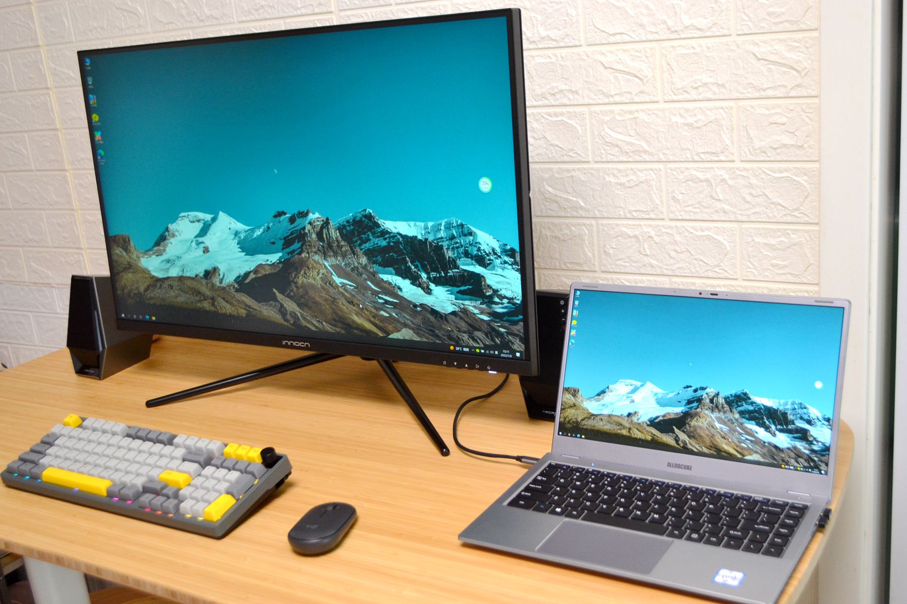 显示器|显示器今年太卷了!不到2K就能入手32吋4K显示器,联创32C1U首测