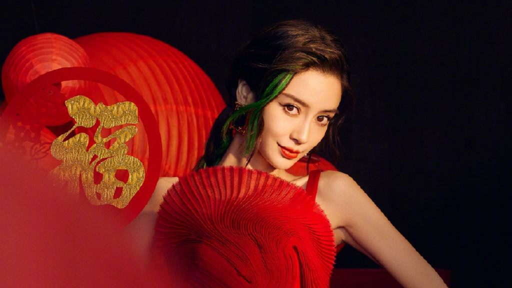 Angelababy|Angelababy与黄晓明后大解放，性感封面照大秀深邃事业线