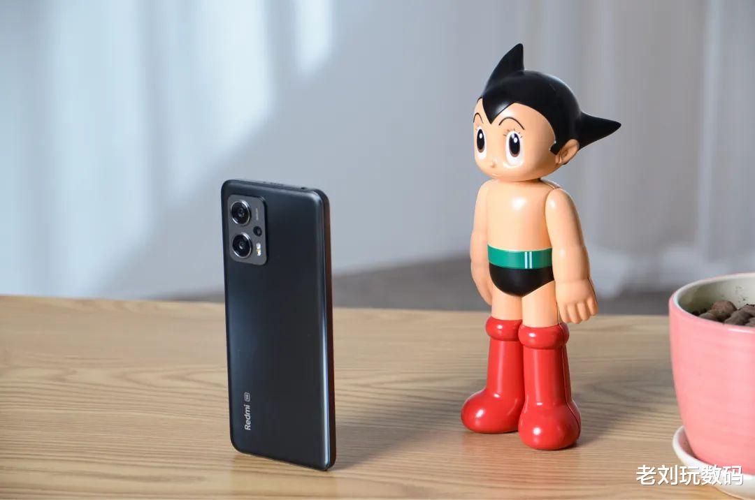 摩托罗拉|天玑8100+骁龙870+品牌情怀,两款可以让老年人用五年不卡的手机