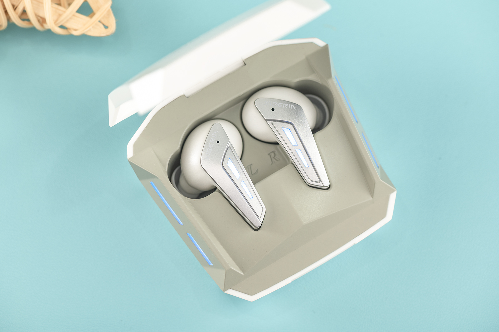 西伯利亚|拒绝同质化，红海中的另类机甲TWS耳机，西伯利亚S2