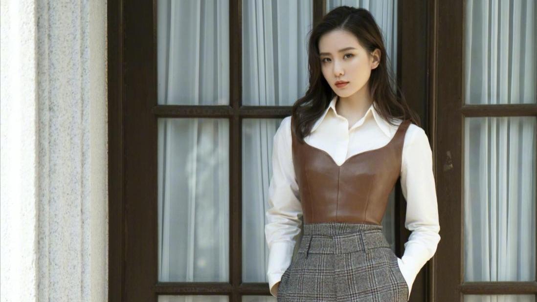 刘诗诗|刘诗诗真是活成了女人羡慕的样子，简单的衬衫，都能穿出高级感