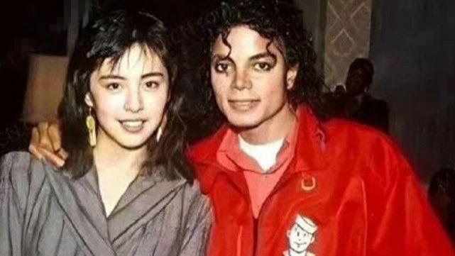 邓紫棋|迈克尔杰克逊搭肩王祖贤，陈奕迅合照13岁邓紫棋：你见过这些照片吗