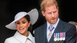 哈里王子|哈里隐藏属性让人惊奇，娶梅根是注定：被魅力诅咒，但讨厌当王子