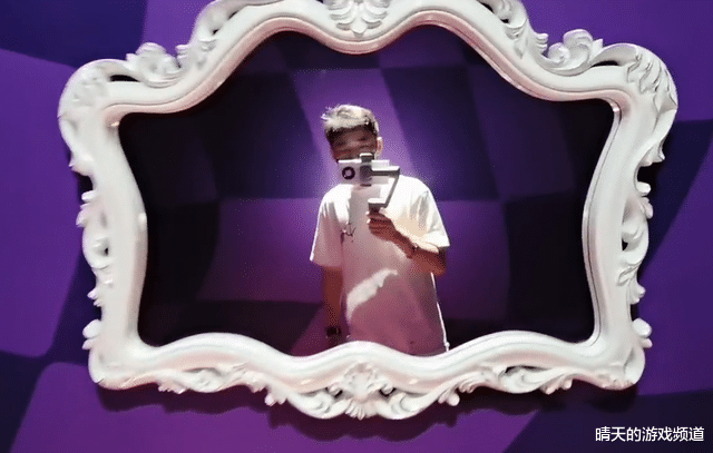 海贼王|“钞能力”实锤，钱小佳海贼展见手办就想买，还给水友准备了礼物