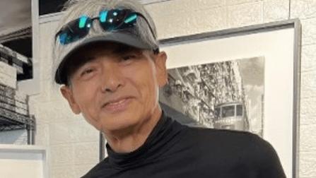 周润发|67岁周润发现身认不出，身形消瘦头发全白，苹果肌下垂老了超多