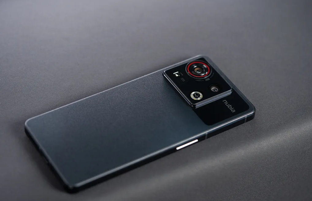 高通骁龙|最便宜的骁龙8+长焦机型，拥有18+1TB大储存版本，仅售3399元起