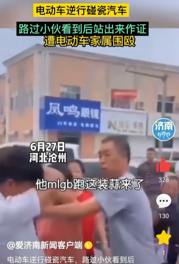 太猖狂了！河北沧州发生一件令人发指的事，一名白衣小伙子被一群人围攻、殴打