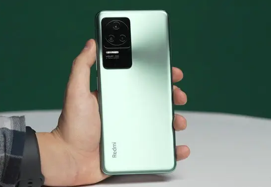 阿里巴巴|红米K50晴雪配色真机照出炉,本周六首销,网友:纯白机身YYDS!