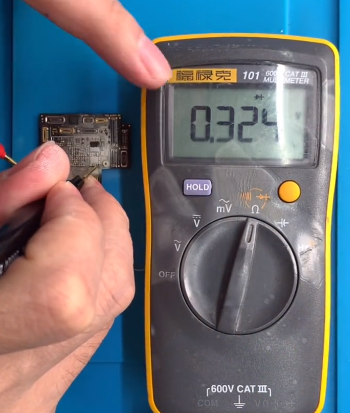 主板|1万多的新手机摔成这样？发生了什么？