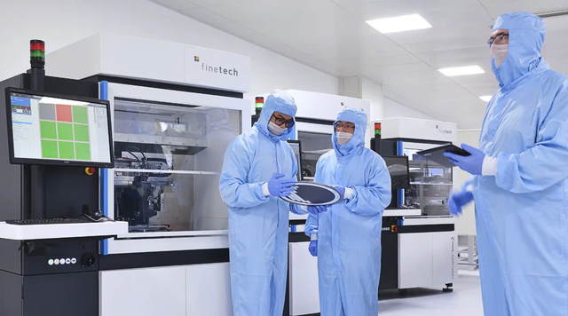 英特尔|要开始“窝里反”了？英特尔硬气拒绝撤离中国工厂！