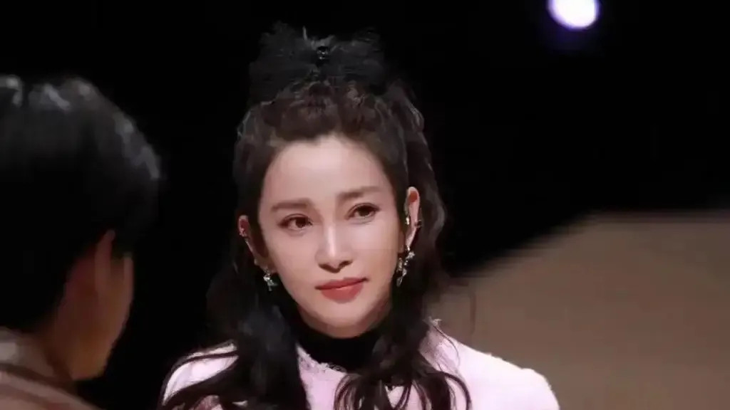49岁李冰冰，泪崩了！！