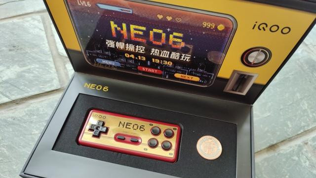 iqoo neo6|找回童年居家游戏操控的感觉 iQOO Neo6新机发布会实物邀请函亮相