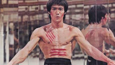 李小龙|泰森直播时说可以ko李小龙，成龙也说他被神话了，可事实并非如此