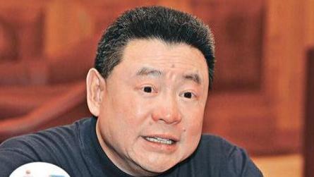 罗伯茨|68岁的刘銮雄，花3亿做换肾手术，康复后娶了捐肾人当老婆