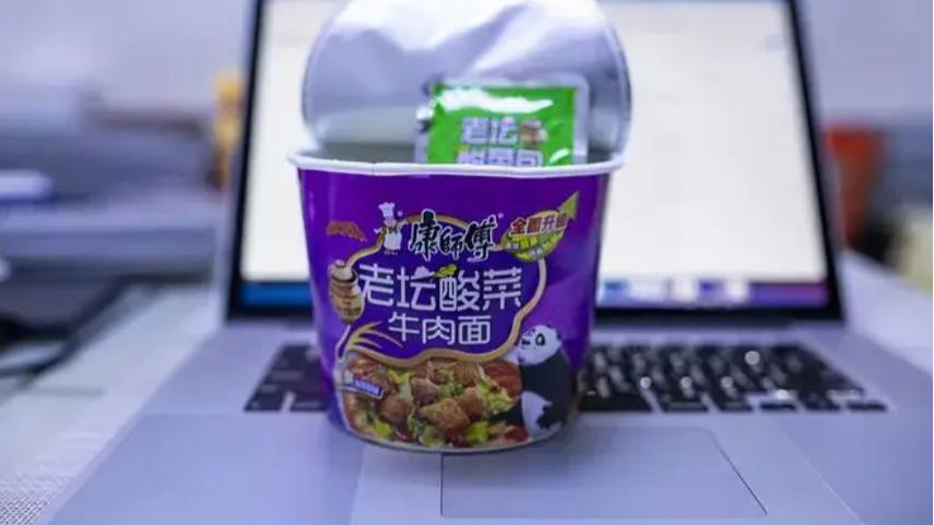 鸡蛋饼|康师傅的压力来了，中国式泡面迎来“新翘楚”，赢了口味又胜了创意
