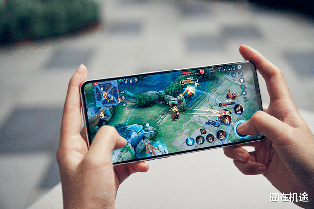 京东方|国产屏也有超窄下巴,Reno8超大杯一战成名,京东方崛起指日可待