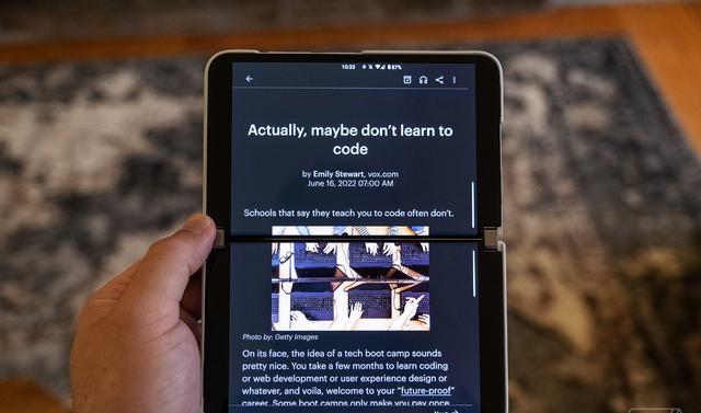 折叠屏|或许是未来手机的一个方向?微软Duo2,分体式折叠屏