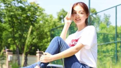 校花|中传校花冯琳主持毕业典礼，气质不输明星，网友感叹：见过大世面