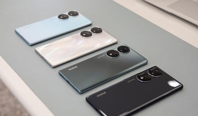 荣耀70pro|vivoS15Pro和荣耀70Pro相差300元，这两款手机有什么区别和优势？