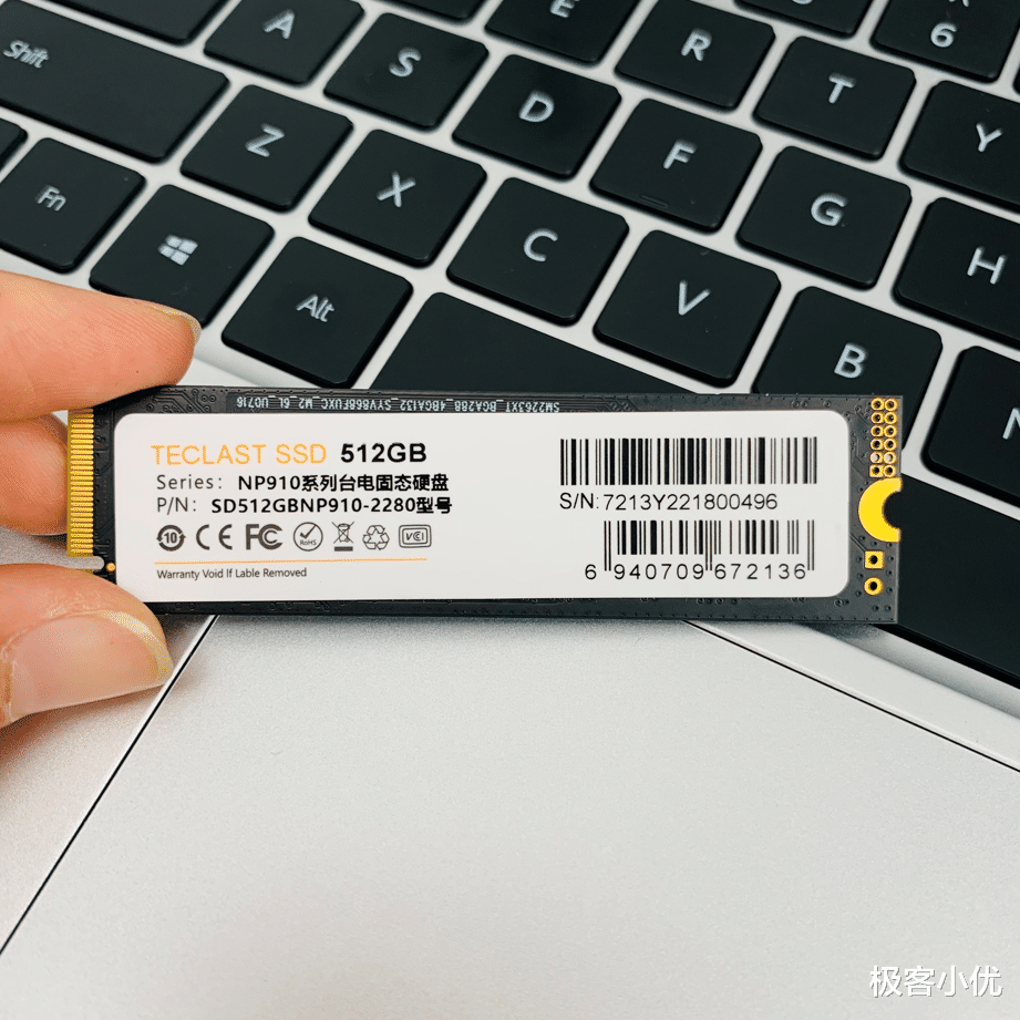 iPhone|拥有高速读写性能的硬盘，办公娱乐像开挂~