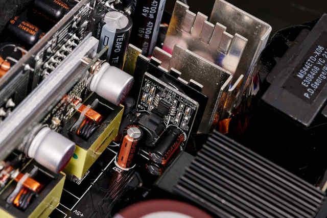 显卡|原生支持PCIE-5.0显卡,技嘉UD1000GM PG5金牌电源评测