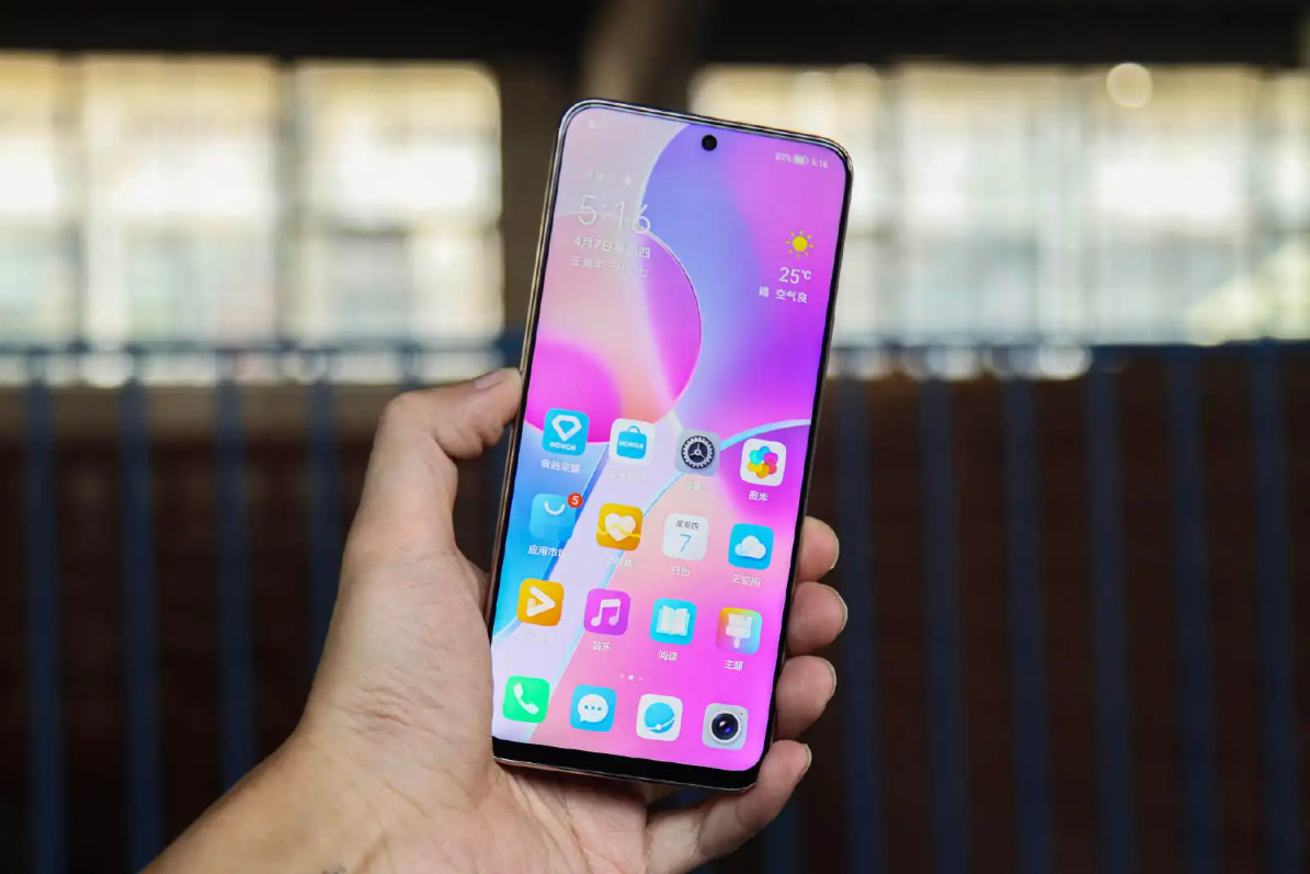 荣耀play|荣耀突然上架新机,256GB大容量定位千元市场,友商措手不及