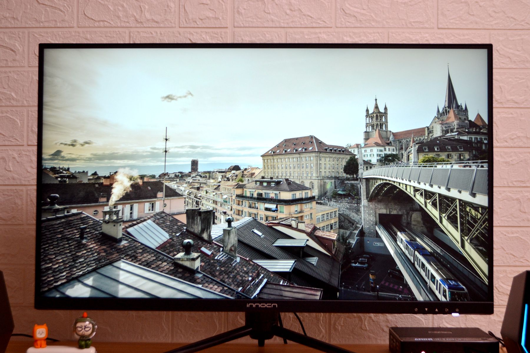 显示器|显示器今年太卷了!不到2K就能入手32吋4K显示器,联创32C1U首测