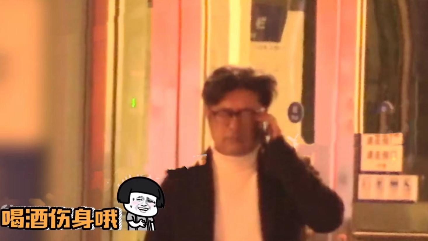 王岳伦|王岳伦携美女深夜现身酒吧！扶头踉跄喝醉酒，返途豪车意外出事故