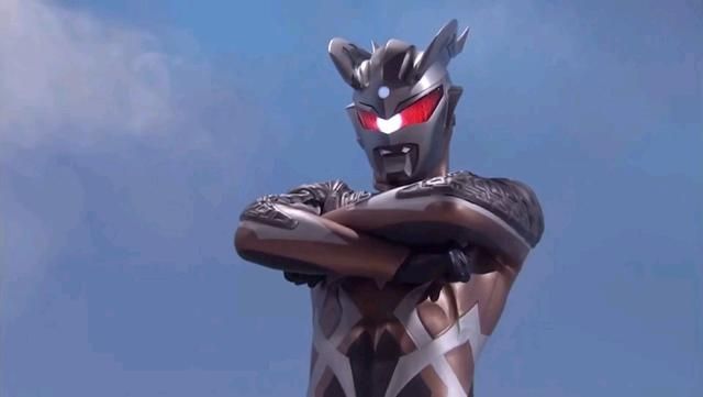 机械|奥特曼：为什么黑暗洛普斯能跟赛罗对抗？原来自我意识这么重要！