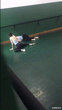 |“这是小蛇出了轨,还是青蛙劈了腿?”现实版的美杜莎女王吗?