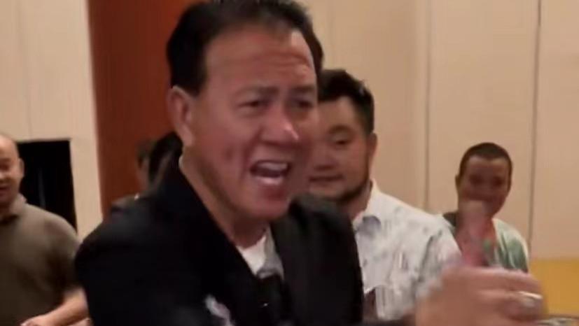 万梓良|64岁万梓良近况曝光，在酒店摔倒被4人搀扶，网友：好像喝多了！