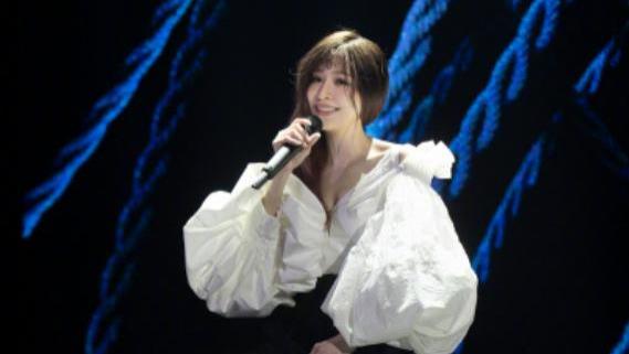 王心凌|王心凌一夜爆火国民度登榜顶，音乐平台被霸榜，众多王心凌男孩追随